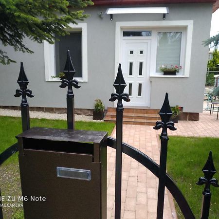 Pe-Ki Apartman Petfurdo Appartement Várpalota Buitenkant foto