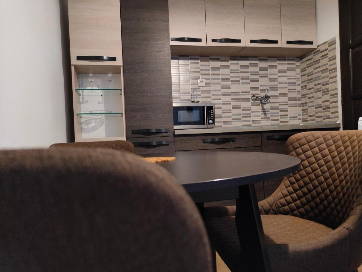 Pe-Ki Apartman Petfurdo Appartement Várpalota Buitenkant foto
