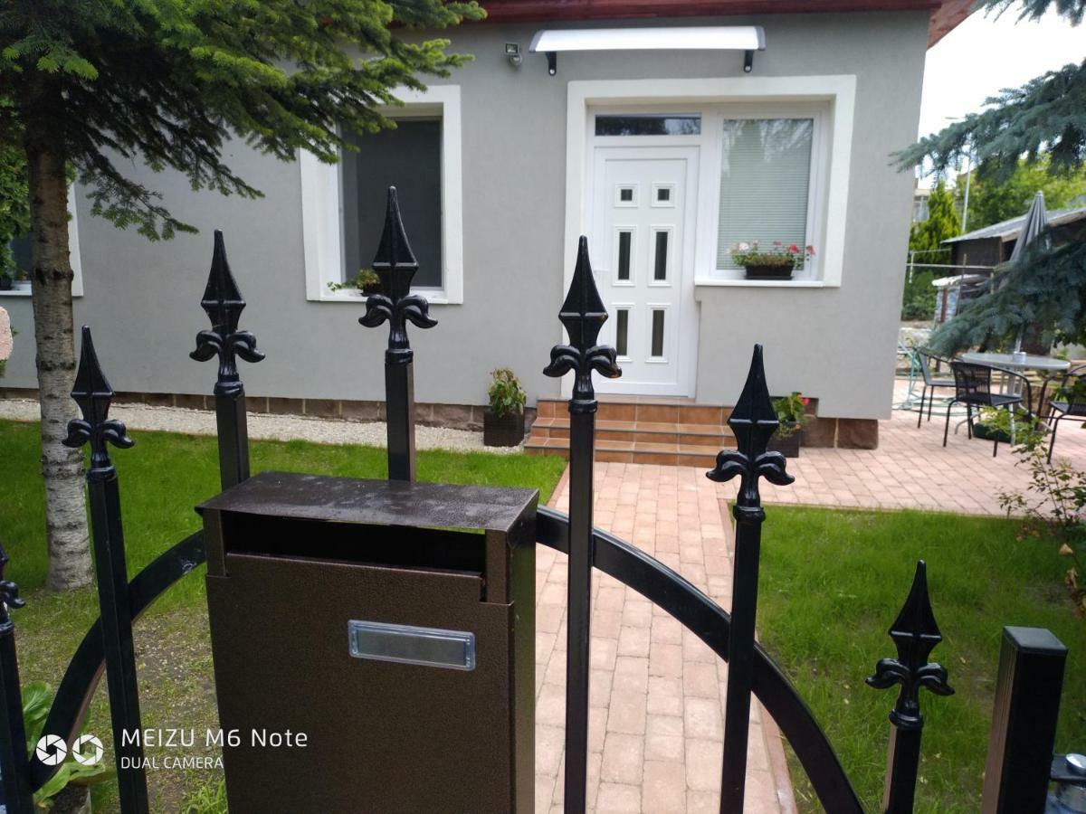 Pe-Ki Apartman Petfurdo Appartement Várpalota Buitenkant foto